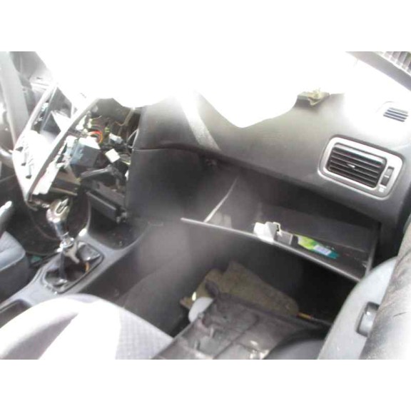 toyota avensis berlina (t 22) del año 2001