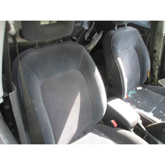 toyota avensis berlina (t 22) del año 2001