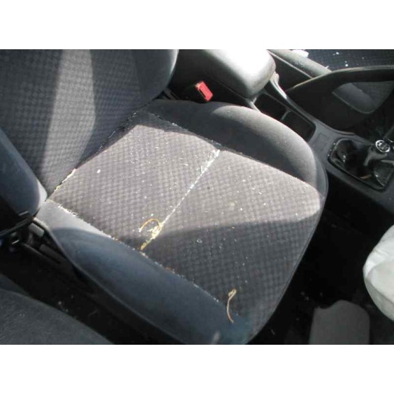 toyota avensis berlina (t 22) del año 2001