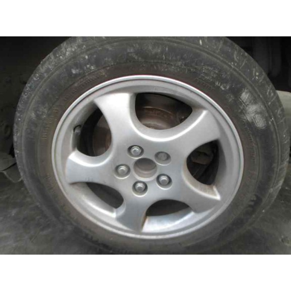 toyota avensis berlina (t 22) del año 2001