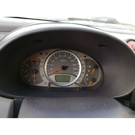 nissan almera tino (v10m) del año 2002