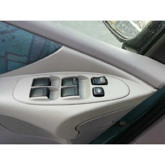 nissan almera tino (v10m) del año 2002