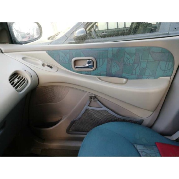 nissan almera tino (v10m) del año 2002