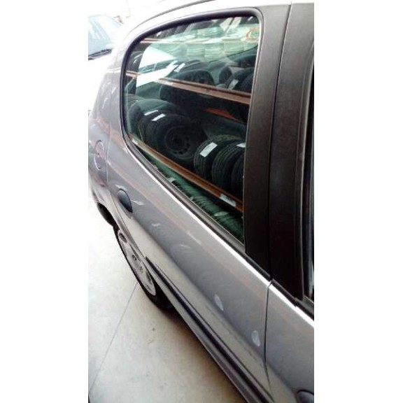 peugeot 206 berlina del año 2002