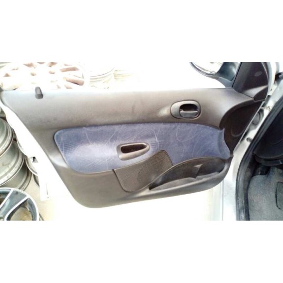 peugeot 206 berlina del año 2002