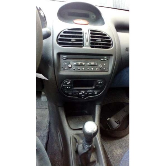 peugeot 206 berlina del año 2002