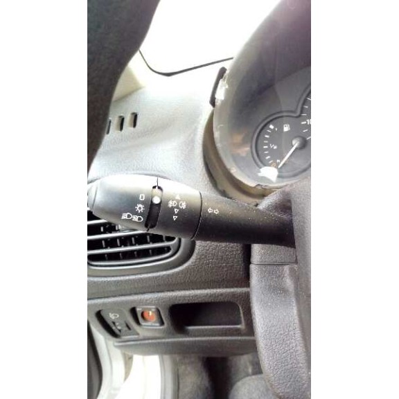 peugeot 206 berlina del año 2002