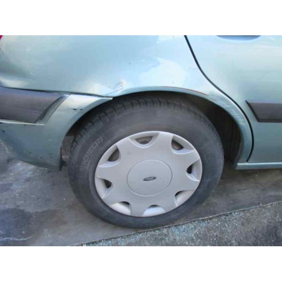 ford fiesta berlina (dx) del año 2001