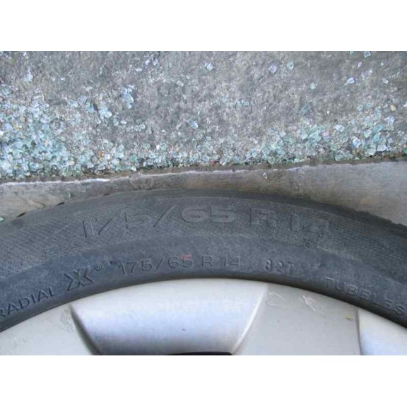 ford fiesta berlina (dx) del año 2001