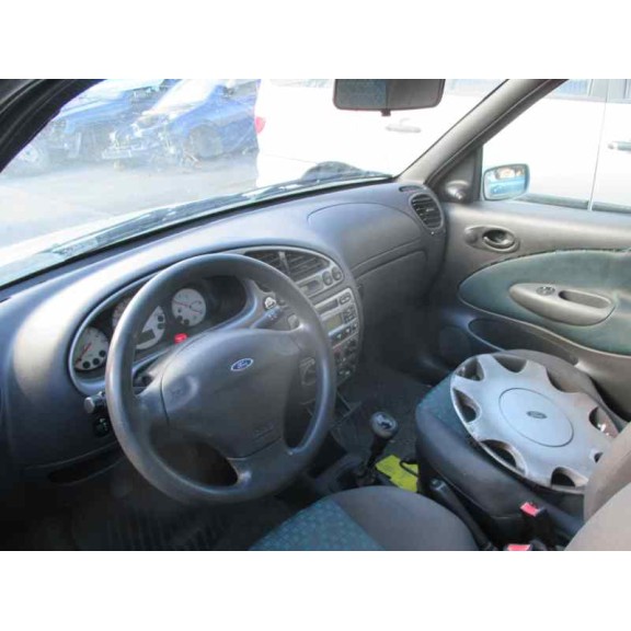 ford fiesta berlina (dx) del año 2001
