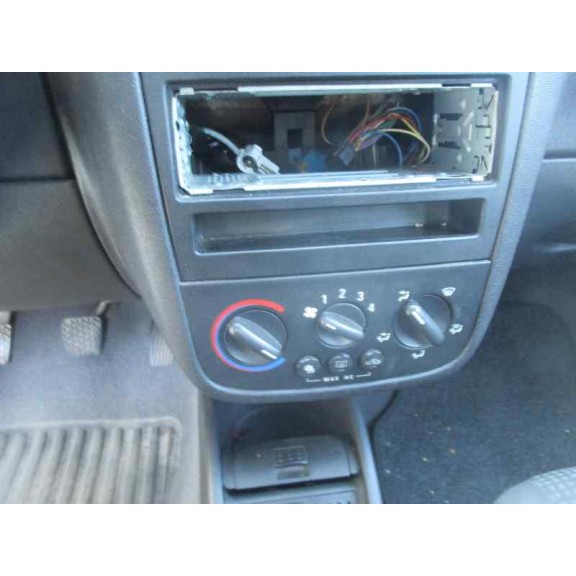 opel corsa c del año 2002