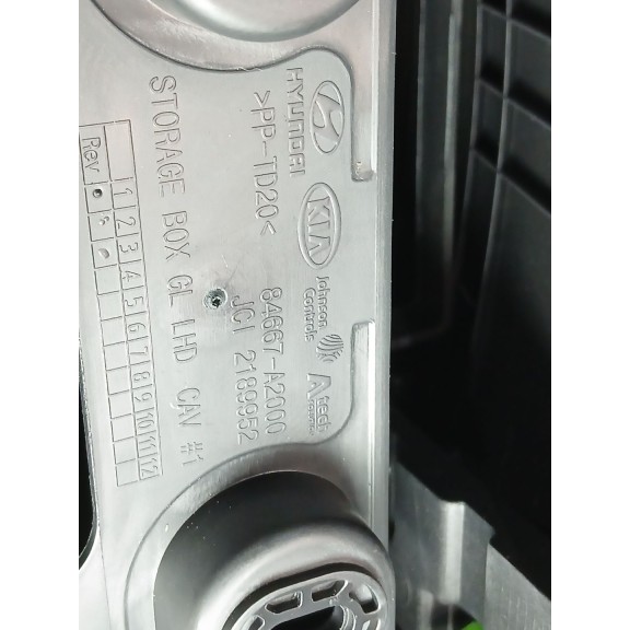 Recambio de apoyabrazos central para kia cee´d (jd) 1.4 crdi 90 referencia OEM IAM 84651a2000 84667a2000 96120a2000