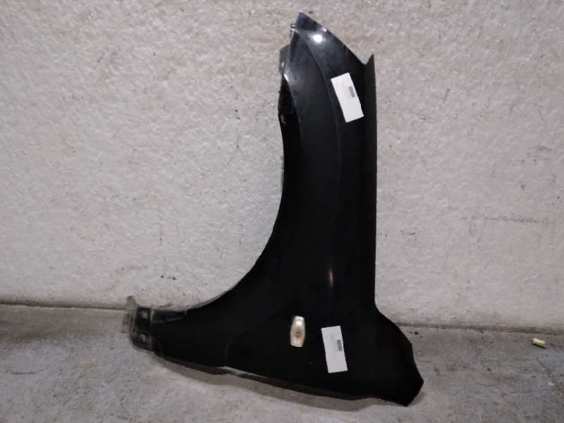 Recambio de aleta delantera izquierda para kia sorento 2.5 crdi referencia OEM IAM  NEGRO RAYADA