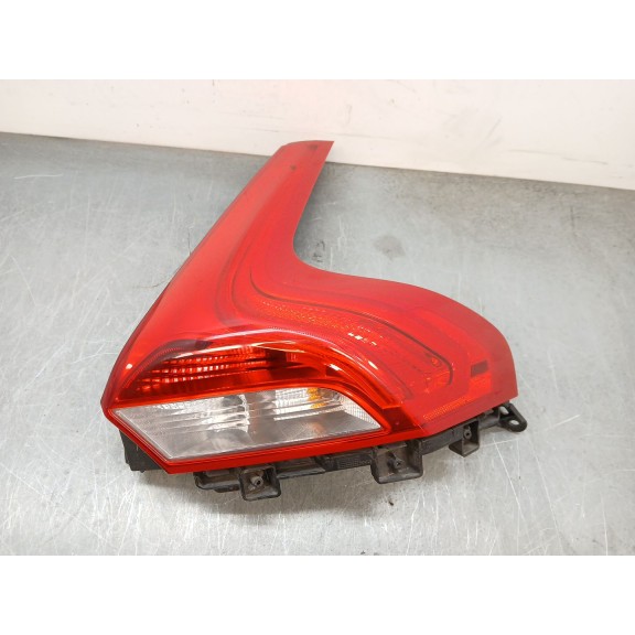 Recambio de piloto trasero derecho para volvo v40 hatchback (525) d2 referencia OEM IAM 31395845  