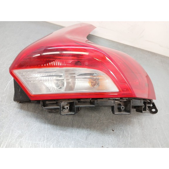 Recambio de piloto trasero derecho para volvo v40 hatchback (525) d2 referencia OEM IAM 31395845  