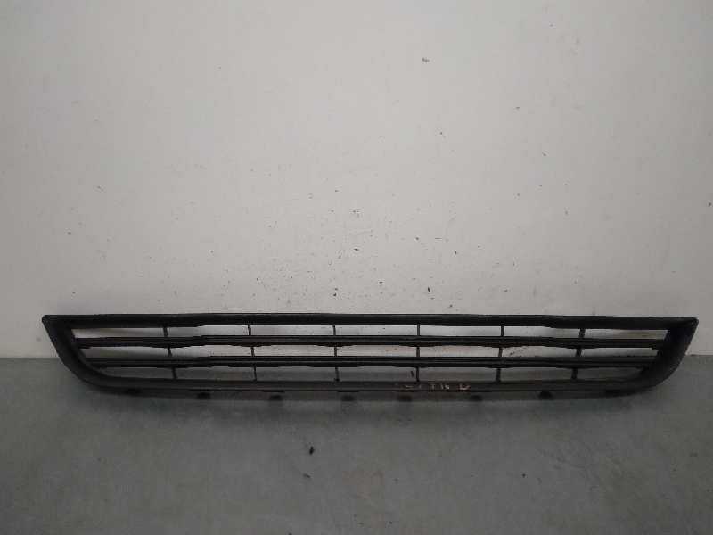 Recambio de rejilla delantera para ford fiesta (ccn) champions edition referencia OEM IAM C1BB17K945AA  