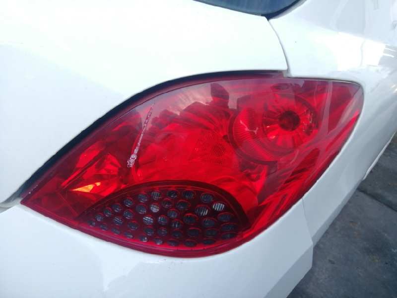 Recambio de piloto trasero derecho para peugeot 207 sport referencia OEM IAM 9649986580 ROZADO SIN PORTALAMPARAS