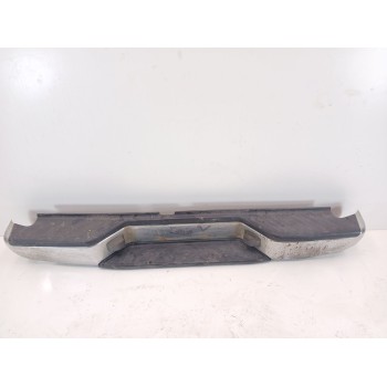 PARAGOLPES TRASERO TIENE GOLPE 