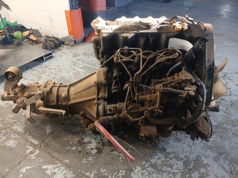 Recambio de motor completo para nissan vanette cargo furgoneta (hc 23) 2.3 d referencia OEM IAM LD23  M