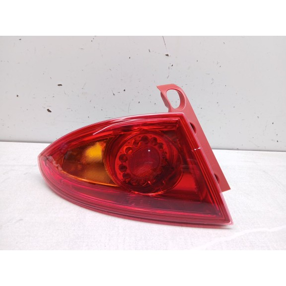 Recambio de piloto trasero izquierdo para seat leon (1p1) referencia OEM IAM 1P0945111C  16854333