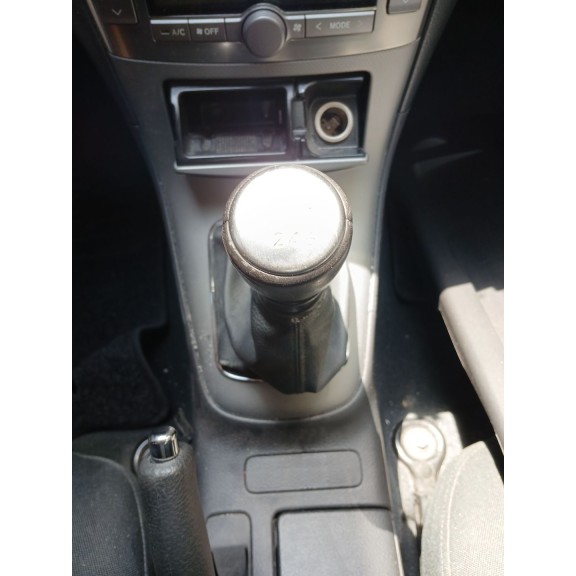 toyota avensis sedán (_t25_) del año 2006