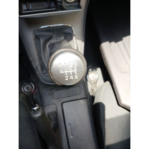 toyota avensis sedán (_t25_) del año 2006