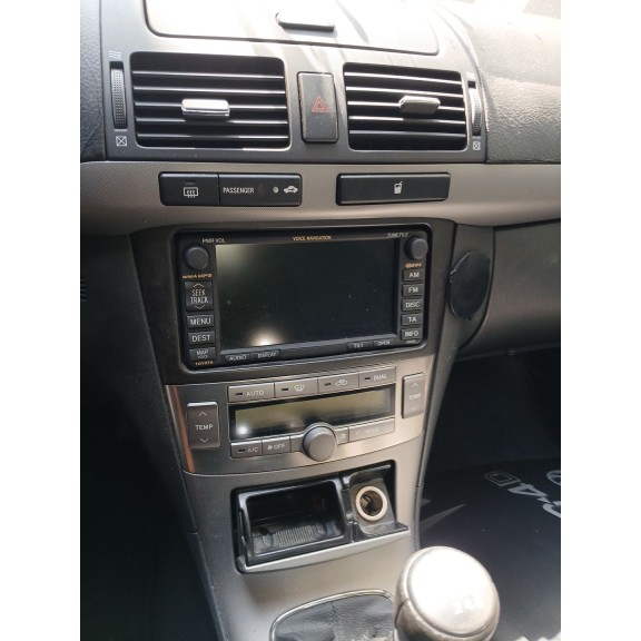 toyota avensis sedán (_t25_) del año 2006