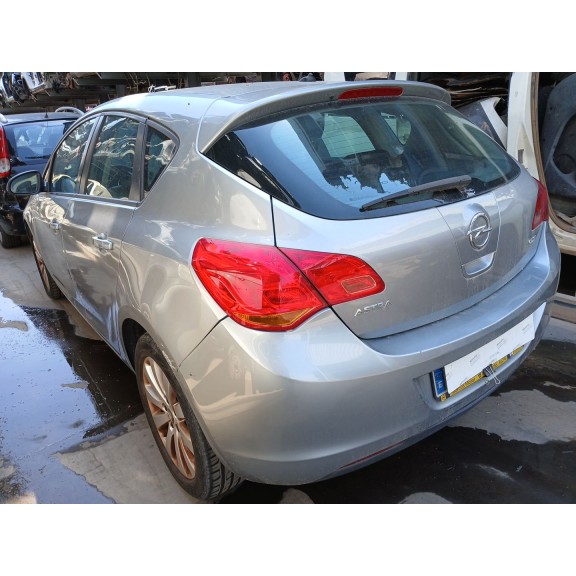 opel astra j (p10) del año 2010