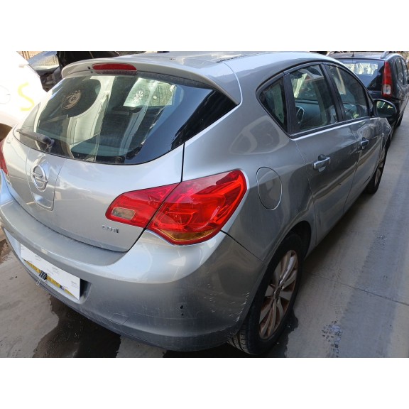 opel astra j (p10) del año 2010