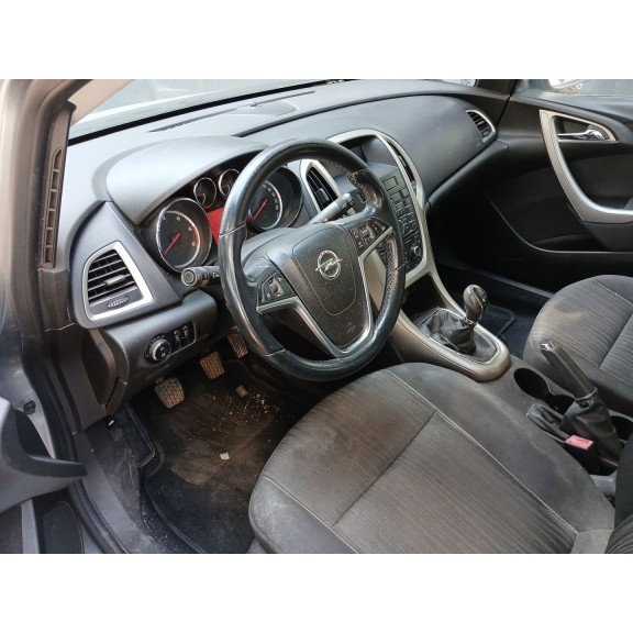 opel astra j (p10) del año 2010