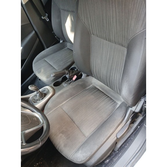 opel astra j (p10) del año 2010