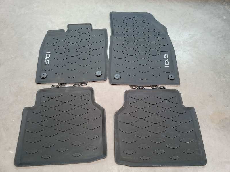 Recambio de moqueta para volkswagen id.3 (e11) referencia OEM IAM 11E061500 DELANTERA Y TRASERA ALFOMBRILLAS DE GOMA