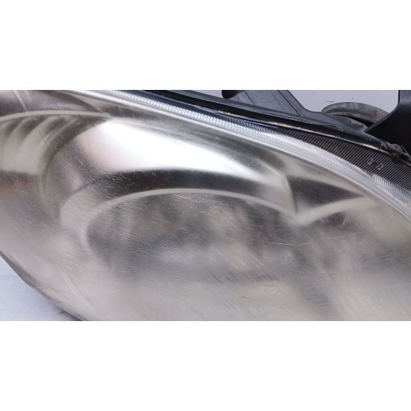 Recambio de faro derecho para toyota corolla (_e12_) 1.4 d (nde120_) referencia OEM IAM 8111002381 89900169 