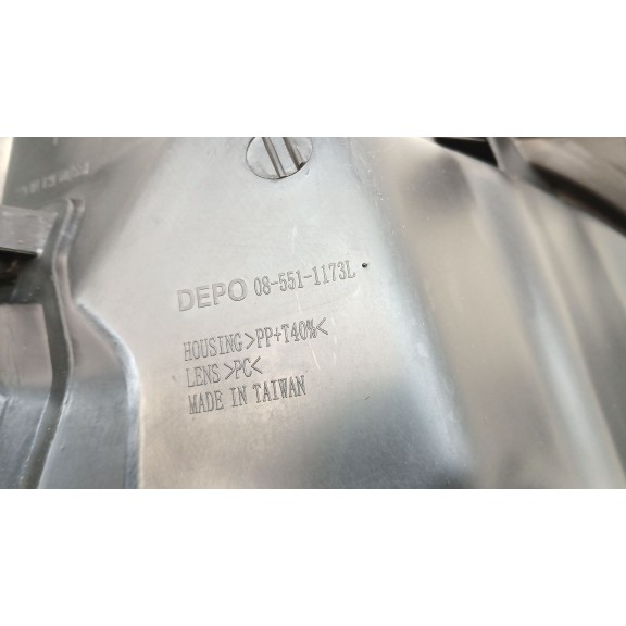 Recambio de faro izquierdo para renault twingo 1.2 16v referencia OEM IAM 7701064000 11805303 