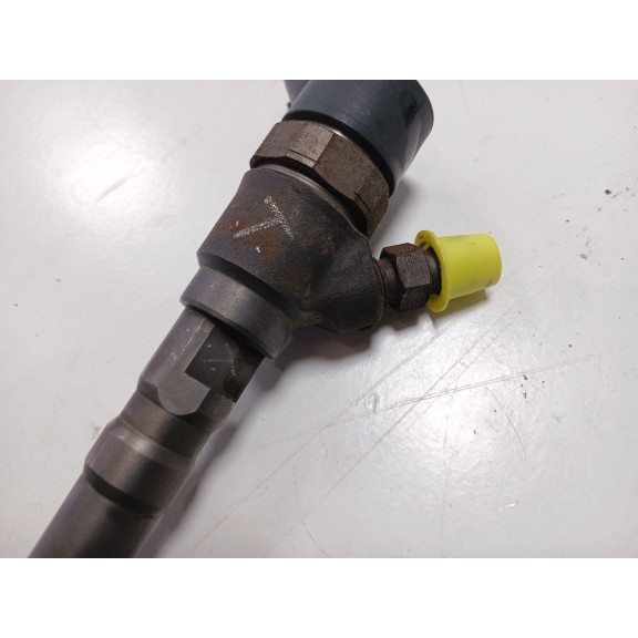 Recambio de inyector para kia carens referencia OEM IAM 0445110064  