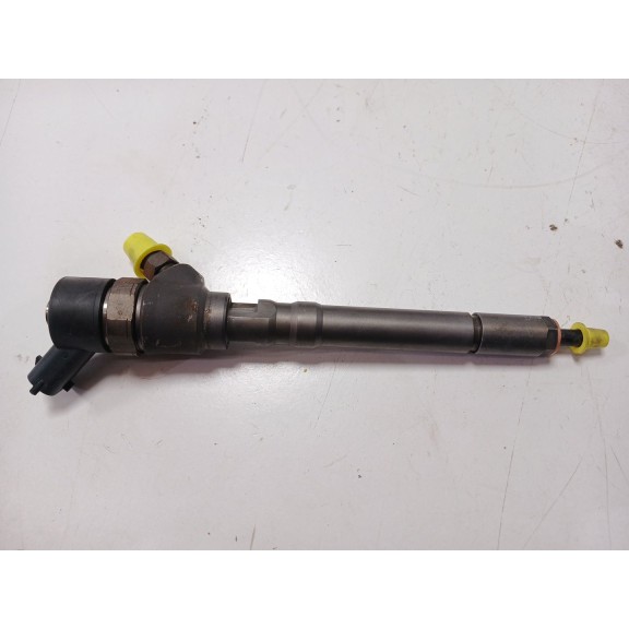 Recambio de inyector para kia carens referencia OEM IAM 0445110064  