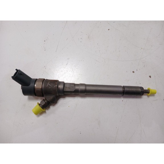 Recambio de inyector para kia carens referencia OEM IAM 0445110064  