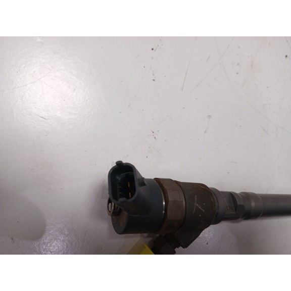 Recambio de inyector para kia carens referencia OEM IAM 0445110064  
