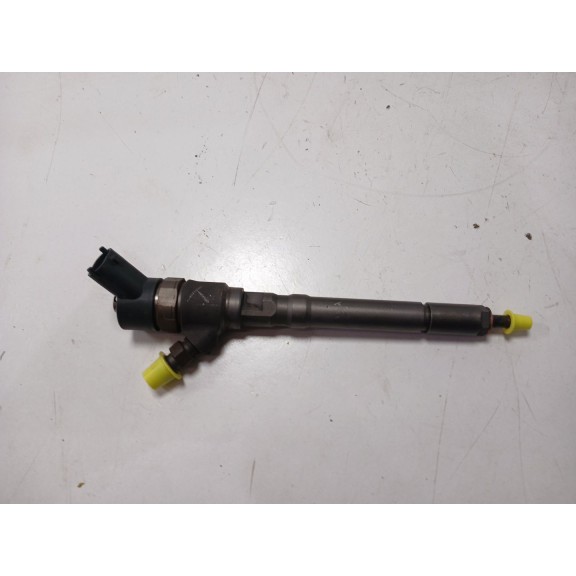 Recambio de inyector para kia carens referencia OEM IAM 0445110064  