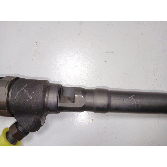 Recambio de inyector para kia carens referencia OEM IAM 0445110064  