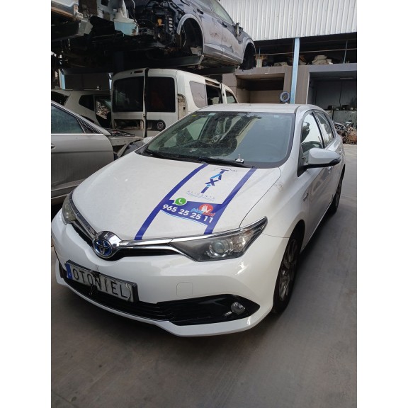 toyota auris (_e18_) del año 2015