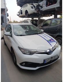 toyota auris (_e18_) del año 2015 2