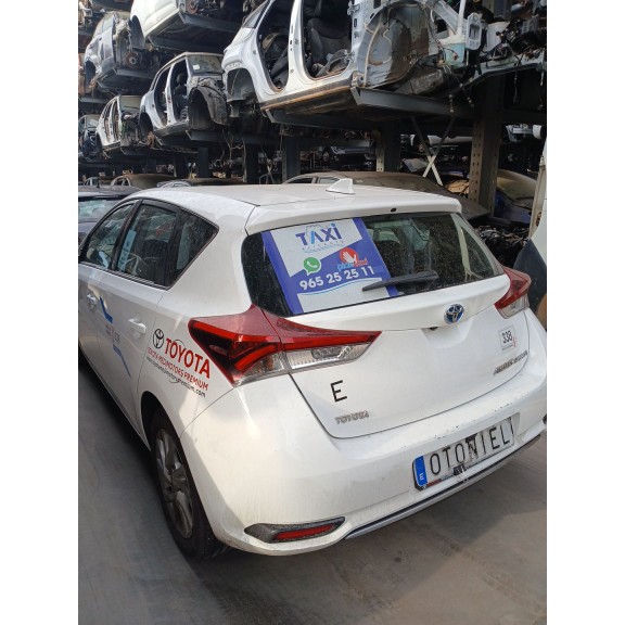 toyota auris (_e18_) del año 2015