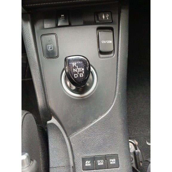 toyota auris (_e18_) del año 2015