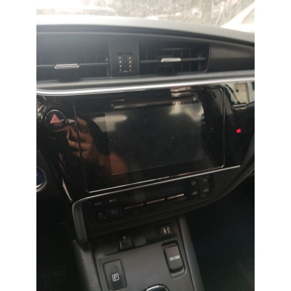 toyota auris (_e18_) del año 2015