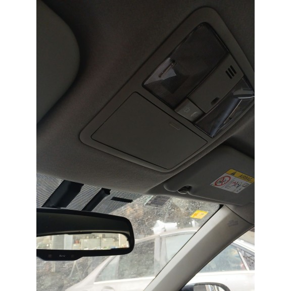 toyota auris (_e18_) del año 2015