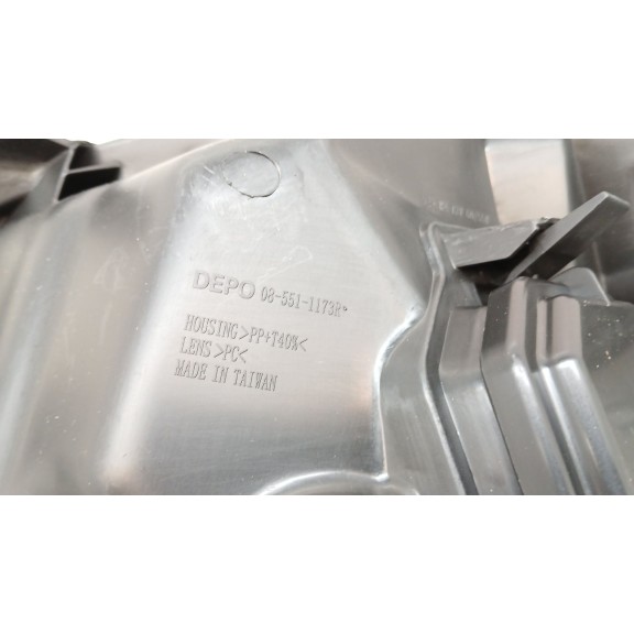 Recambio de faro derecho para renault twingo 1.2 16v referencia OEM IAM 7701063996 11805302 