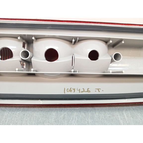 Recambio de piloto trasero izquierdo para iveco daily caja cerrada (1999 =>) referencia OEM IAM 98472977 16421131 