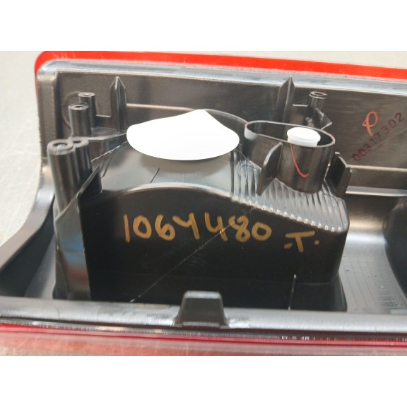 Recambio de piloto trasero derecho para renault trafic furgón referencia OEM IAM 265504656R  16806302