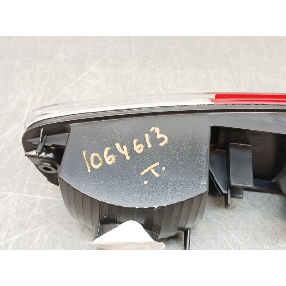 Recambio de piloto trasero derecho paragolpes para mitsubishi montero (v60/v70) referencia OEM IAM mn133776 16511362 